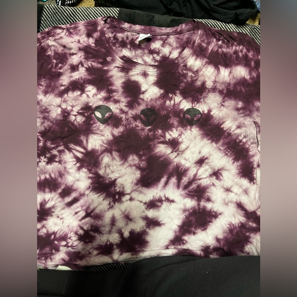 Women’s Tye-dye alien crop top